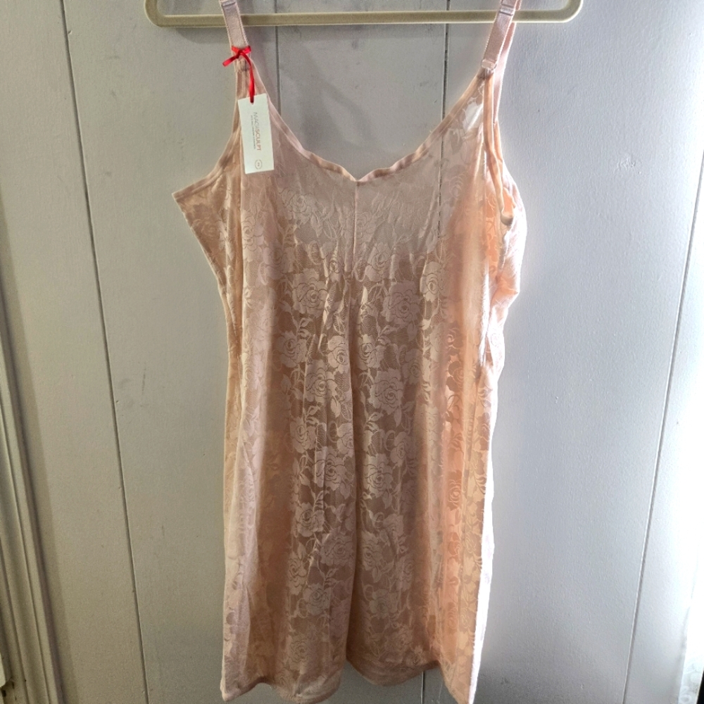 Magisculpt Medium Control Blush Colored Slip Size 22 NWT
